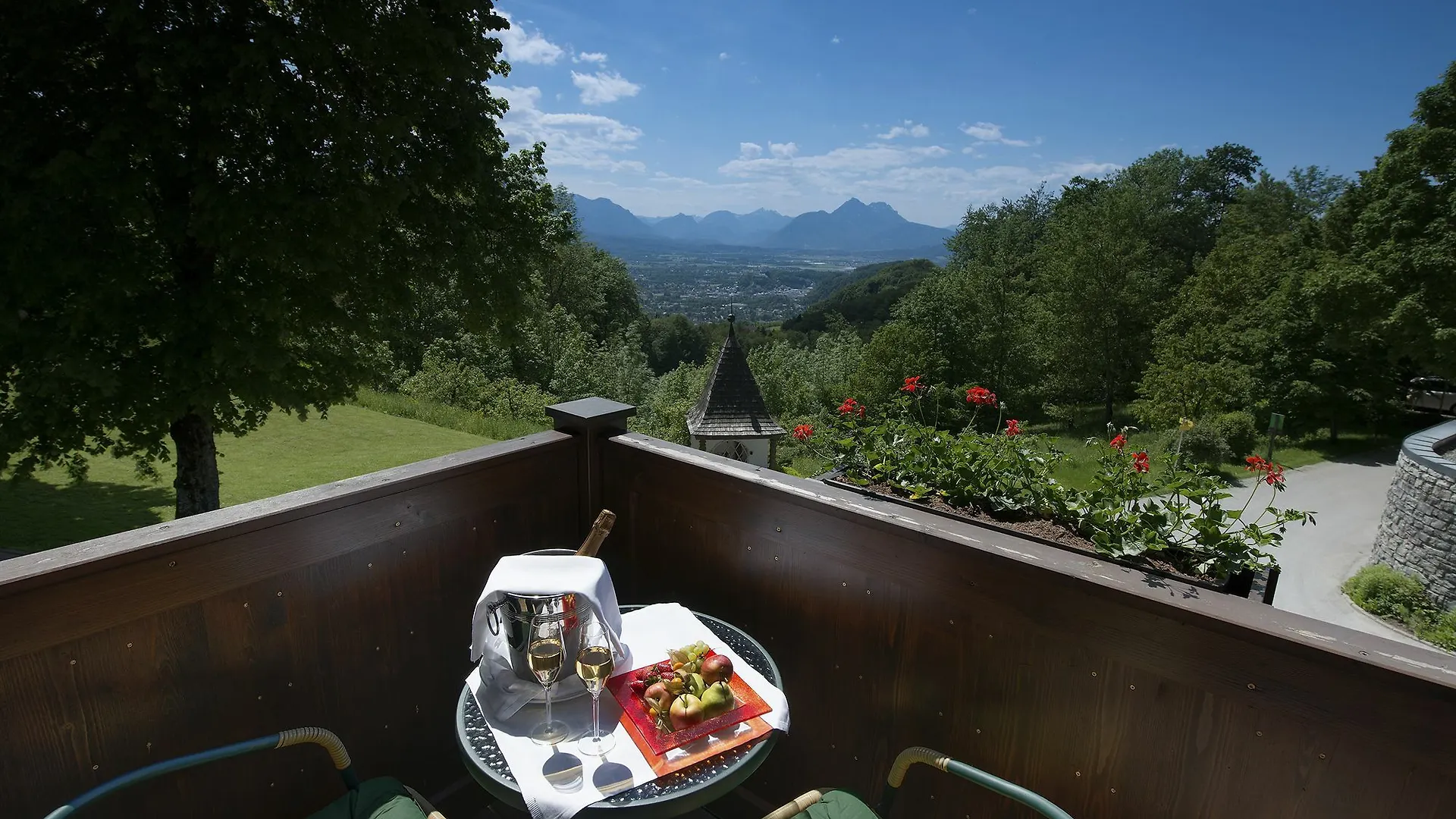 Romantik Hotel Die Gersberg Alm Ueber Salzburg Mit Outdoorpool