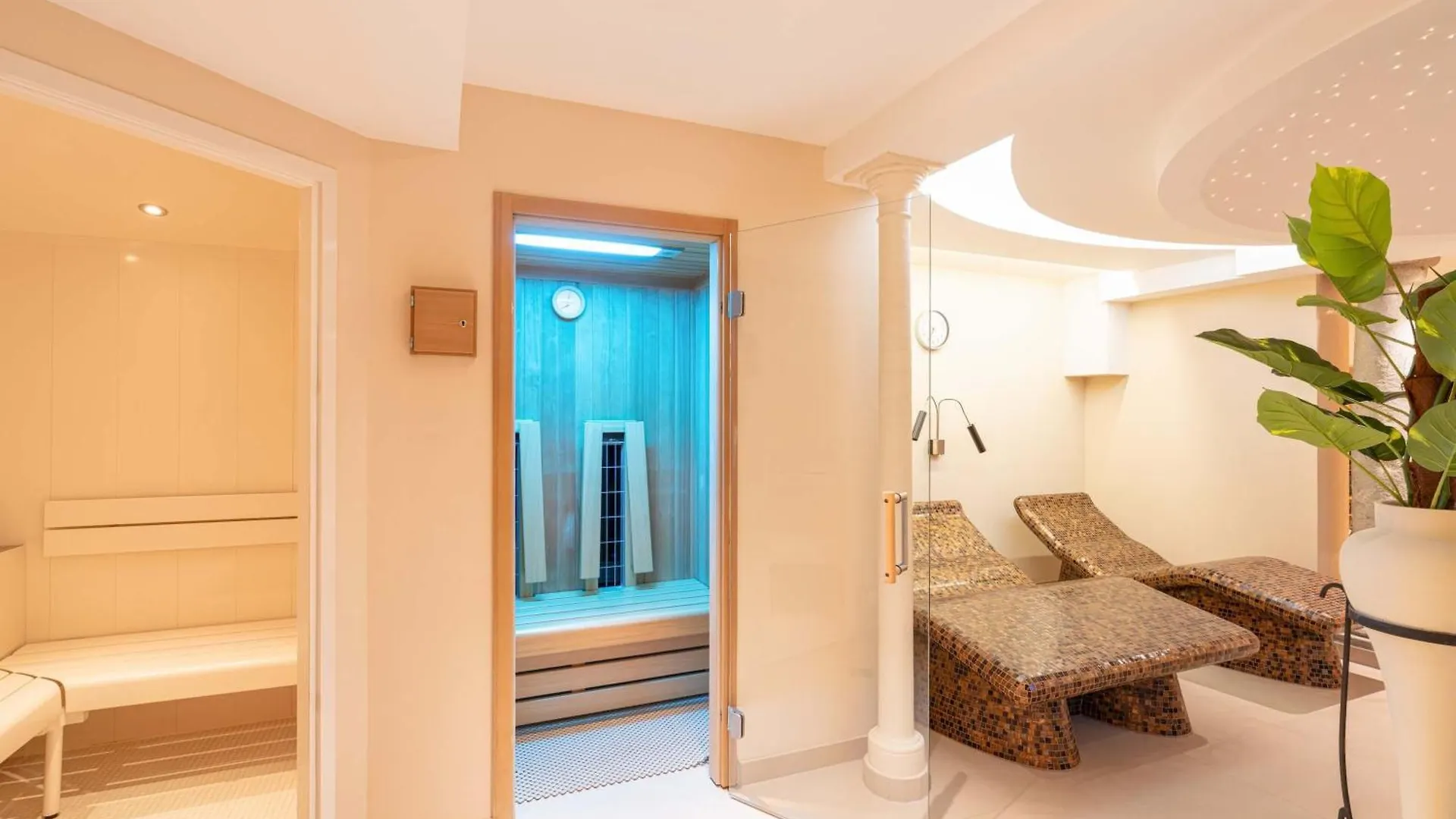 Romantik Hotel Die Gersberg Alm Ueber Salzburg Mit Outdoorpool Austria