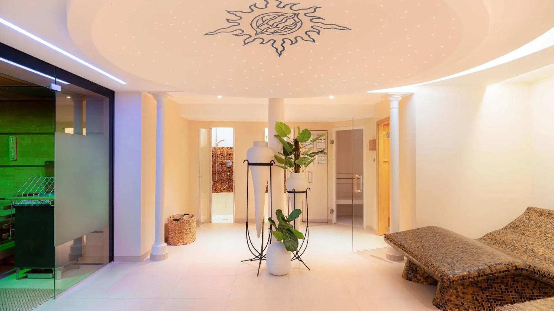 Romantik Hotel Die Gersberg Alm Ueber Salzburg Mit Outdoorpool