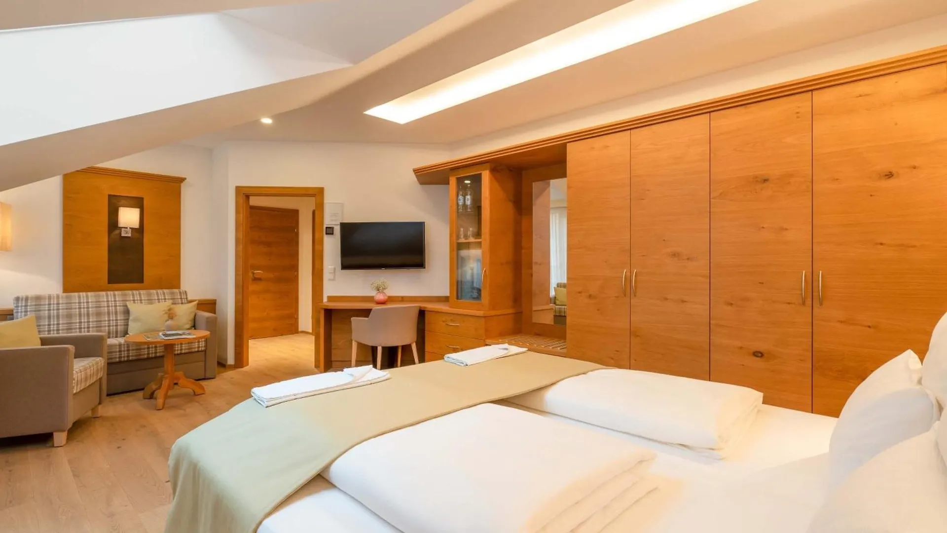 Romantik Hotel Die Gersberg Alm Ueber Salzburg Mit Outdoorpool 4*,